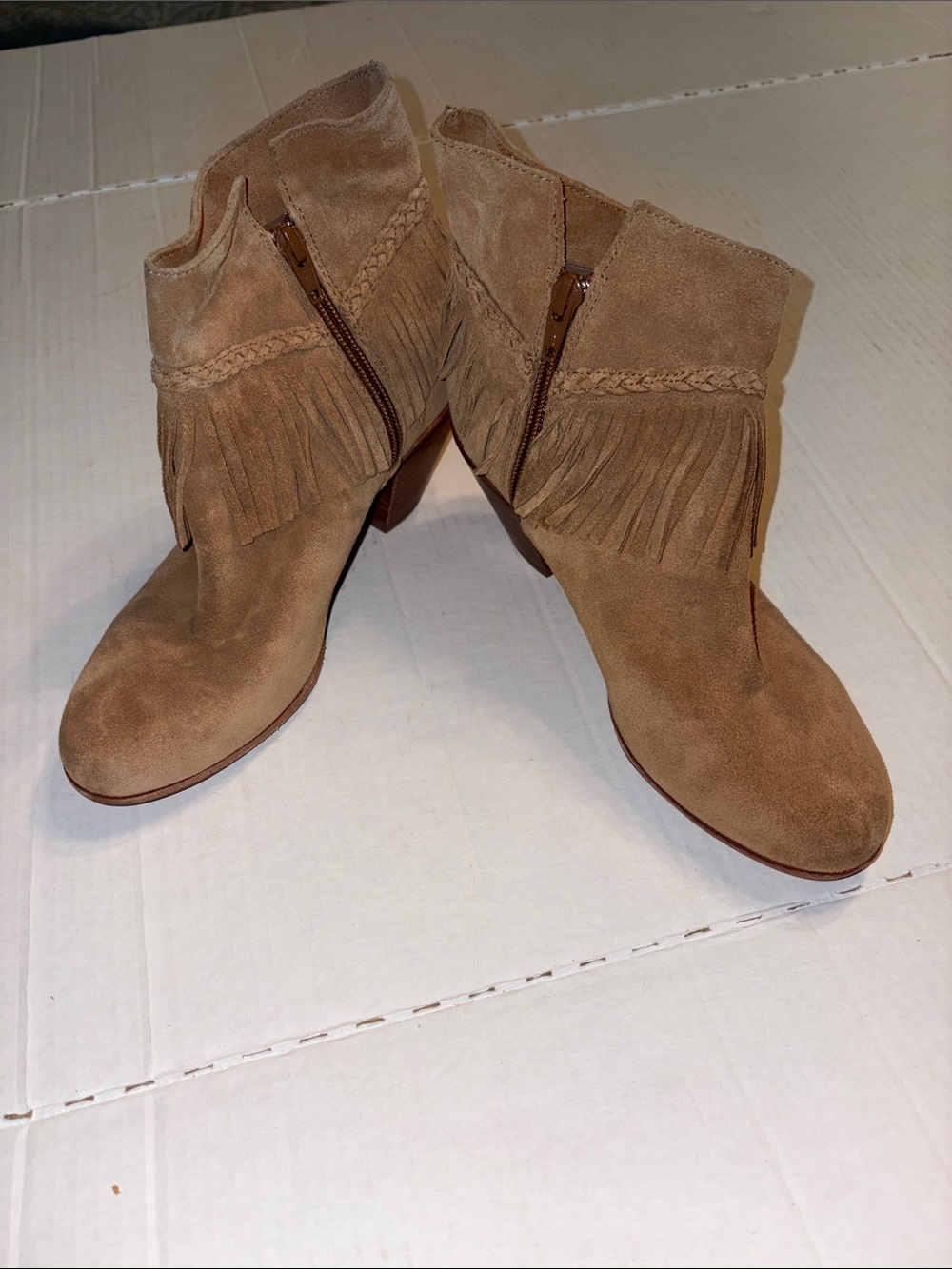 Gianni Bini tan suede fringed 2 1/2 inch heeled boots size 7M